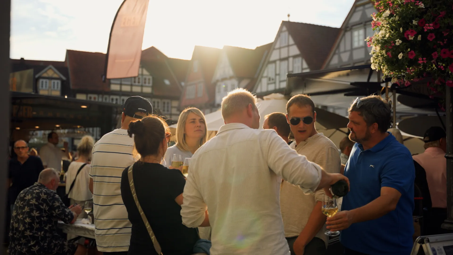 Freunde treffen auf dem Celler Weinmarkt